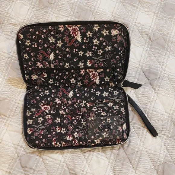 Vera Bradley - RFID On the Go Black Wristlet - Performance Twill - Picture 4 of 4